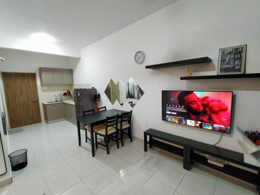 Ss Condostay Residensi Lili, Nilai Nearby Klia, Usim - Infinity Pool, Wifi, Smart Tv 외부 사진