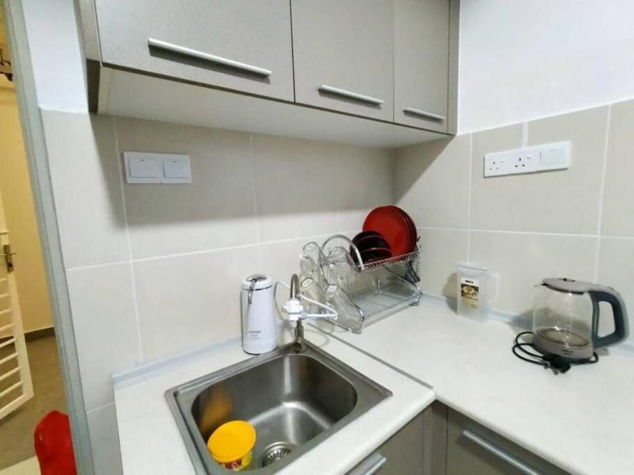 Ss Condostay Residensi Lili, Nilai Nearby Klia, Usim - Infinity Pool, Wifi, Smart Tv 외부 사진